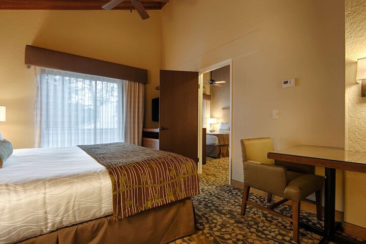 Best Western The Inn & Suites Pacific Grove