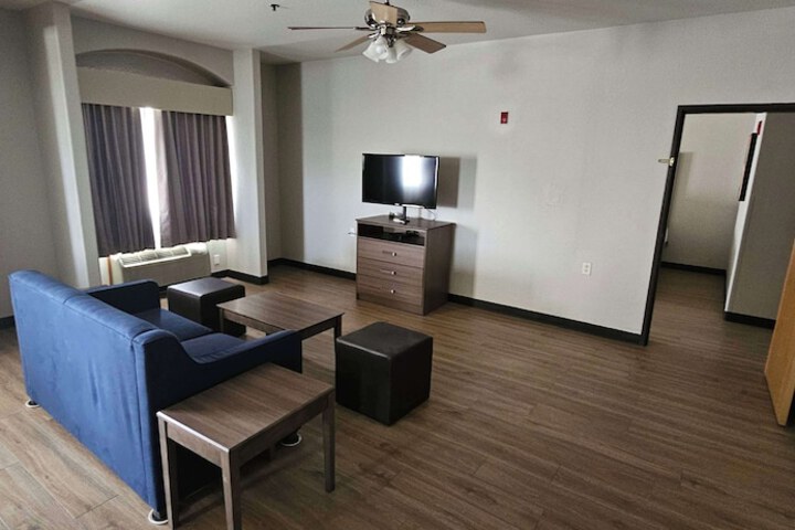Room 17 of 37