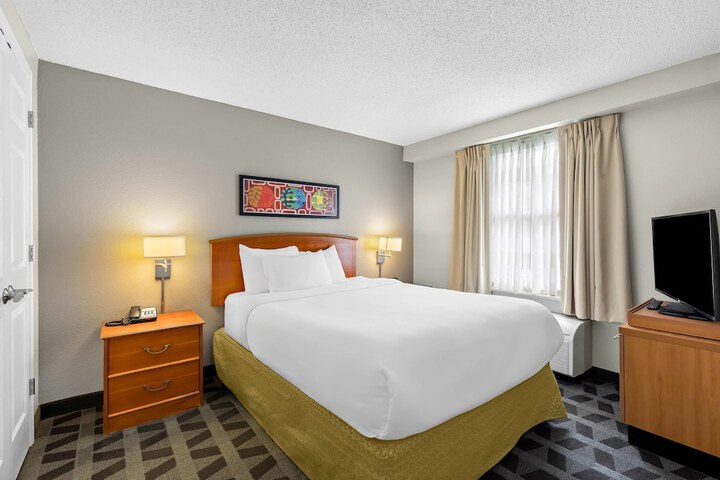 MainStay Suites Middleburg Heights Cleveland Airport
