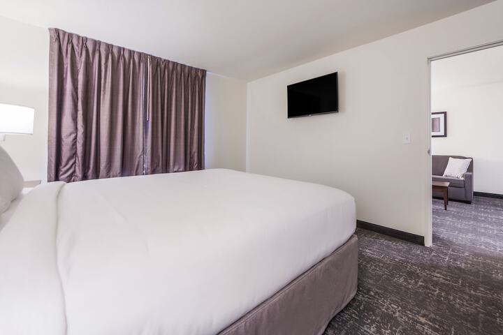 Room 28 of 40