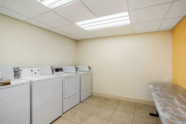 Room 44 of 69