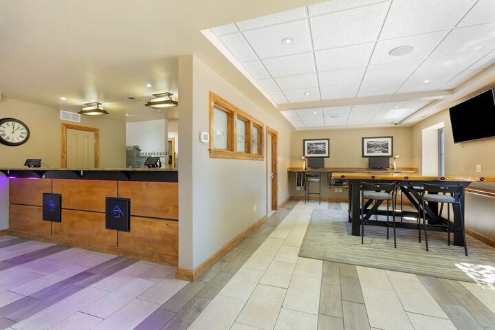 Business Center 44 of 45