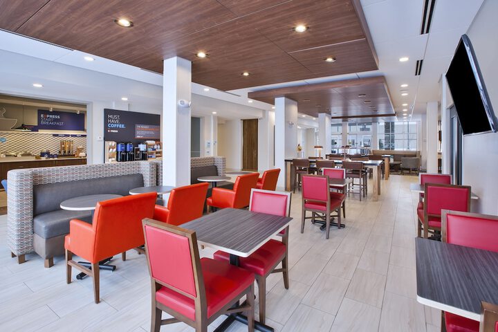 Holiday Inn Express Auburn Hills South by IHG