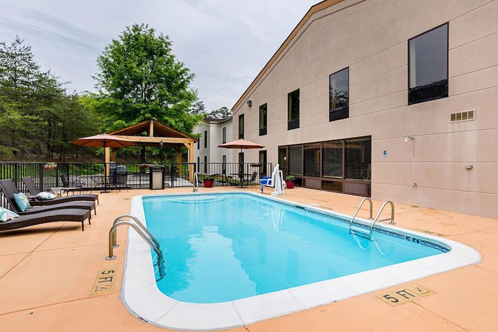 Pool 5 of 33