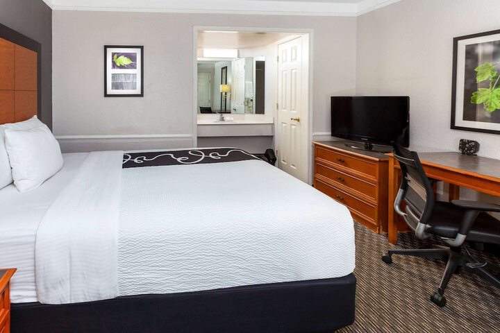 Room 32 of 65