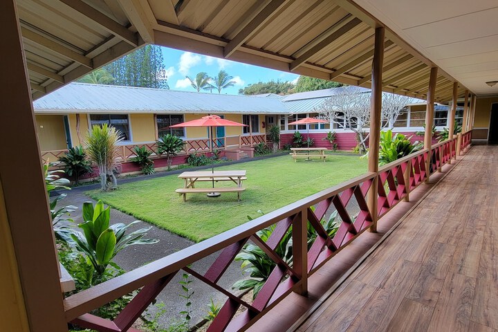 Hotel Exterior 25 of 31
