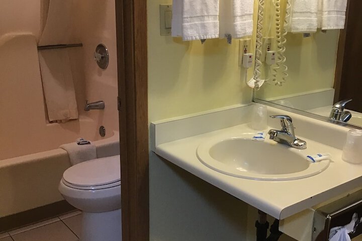 Room 11 of 16
