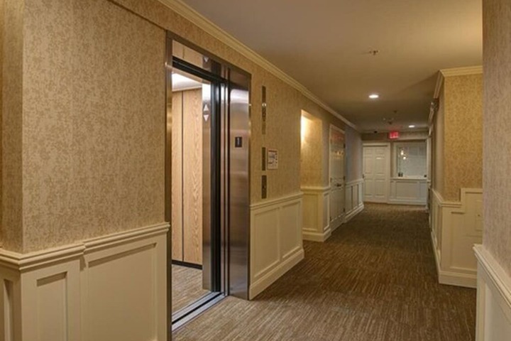 Ballroom/Hall 22 of 23