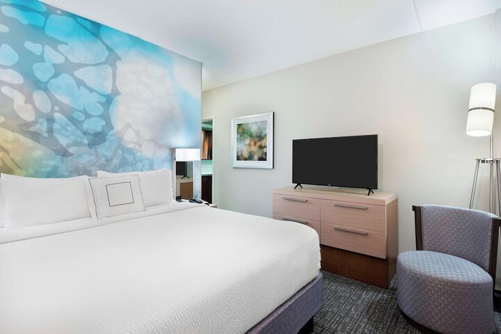 Room 13 of 38