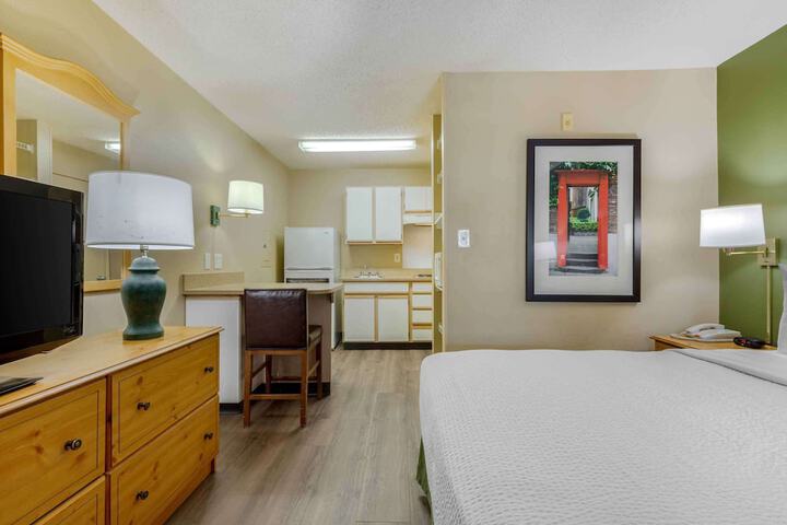 Room 13 of 38
