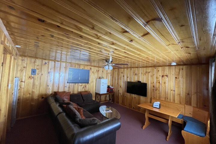 Eagle Nest Fly Shack and Lodge