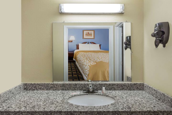 Room 10 of 11