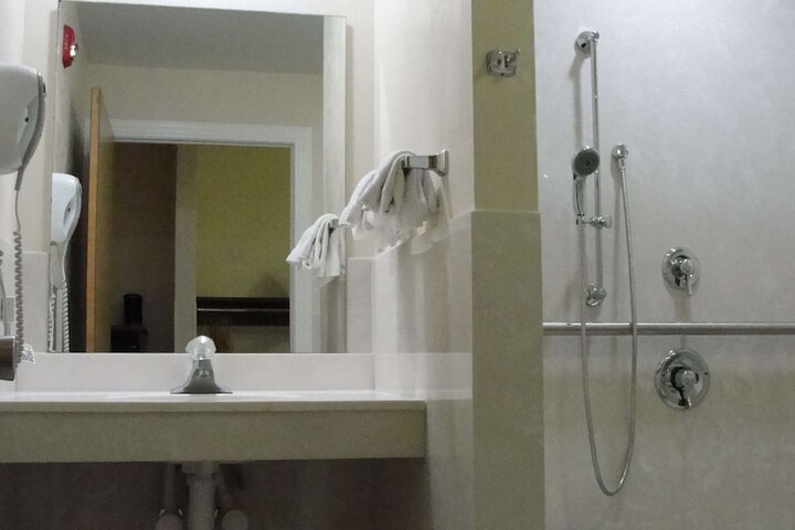 Room 42 of 49