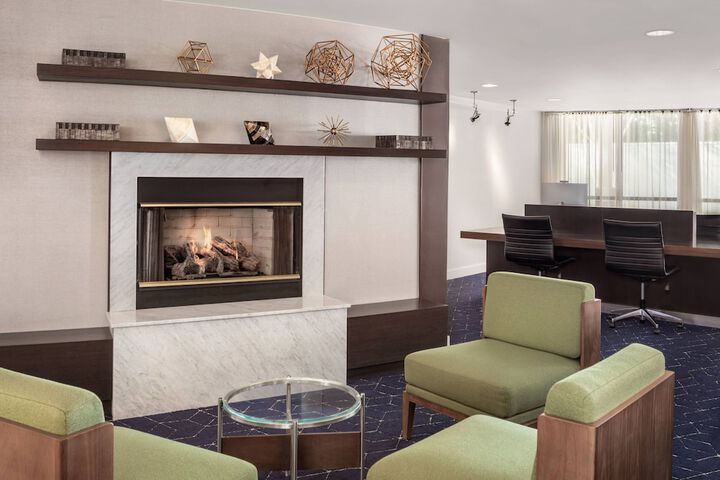 Courtyard by Marriott Portland Airport