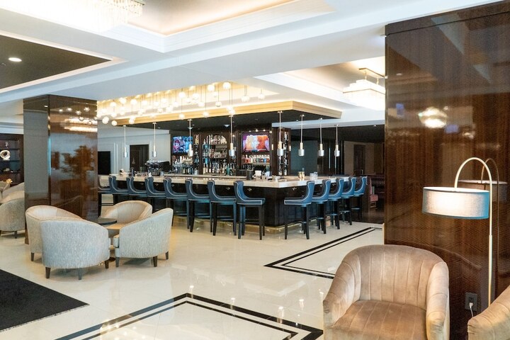 Lounge 57 of 60