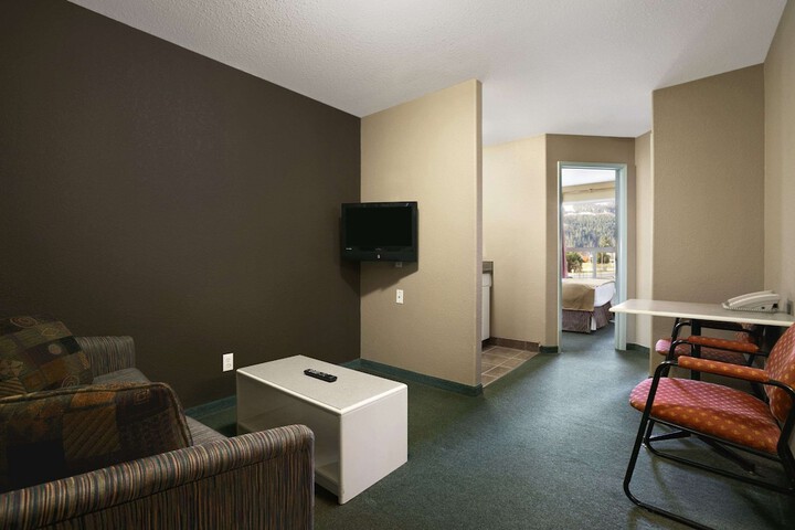 Room 4 of 17