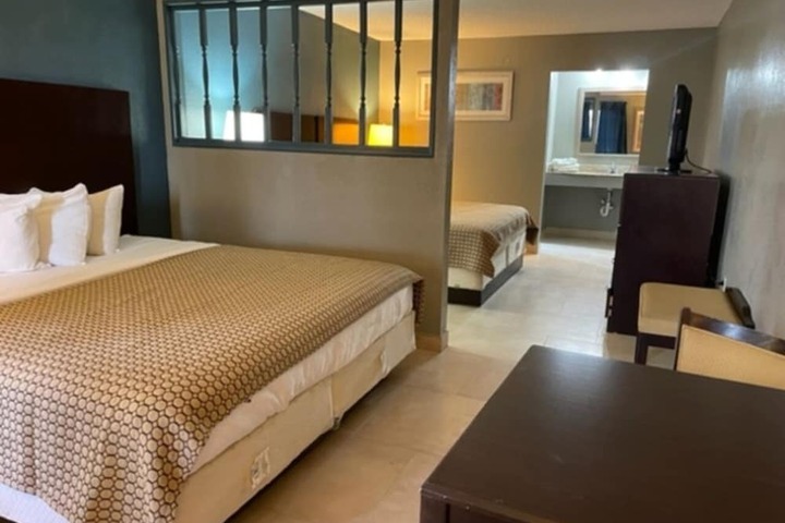 Room 17 of 19
