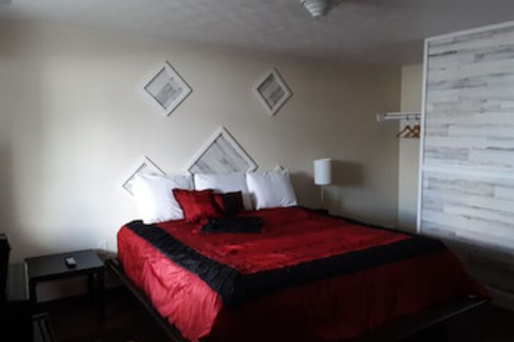 Town Line Motel