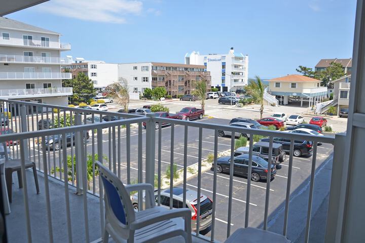 Coastal Palms Inn & Suites