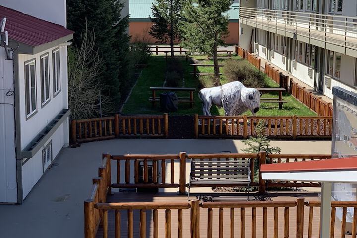 Hotel Exterior 33 of 35