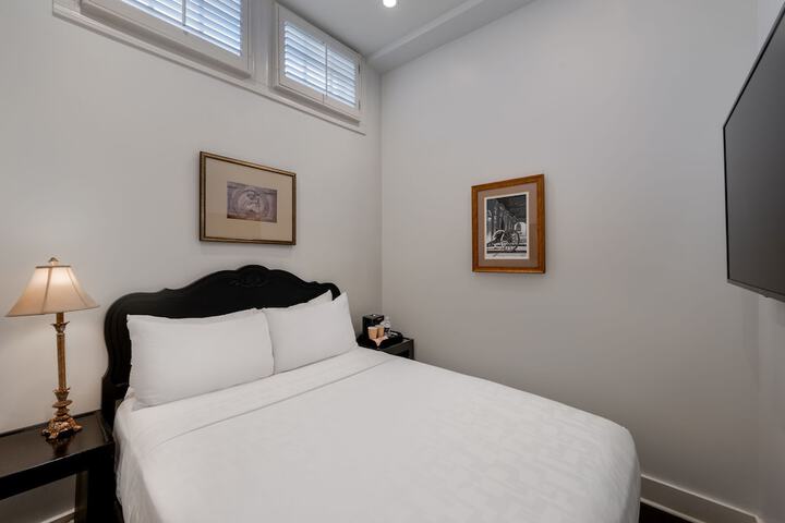 Room 18 of 23