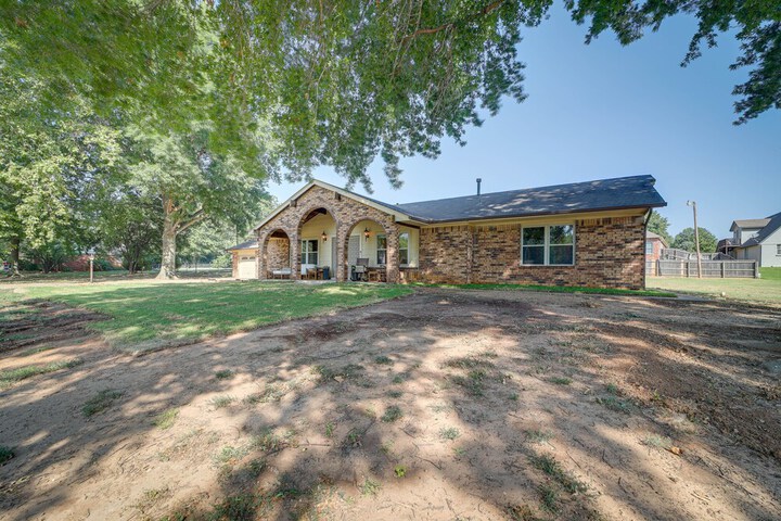 Quiet Oklahoma Home - Close to Golf Courses!