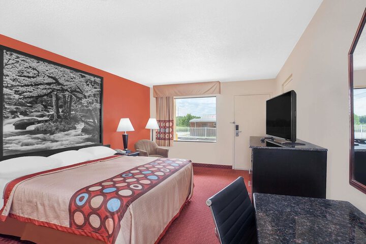 Room 13 of 16