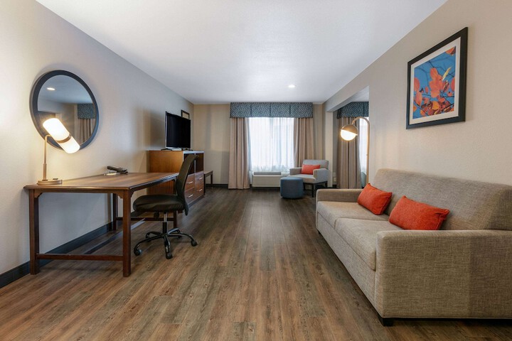 Room 35 of 65