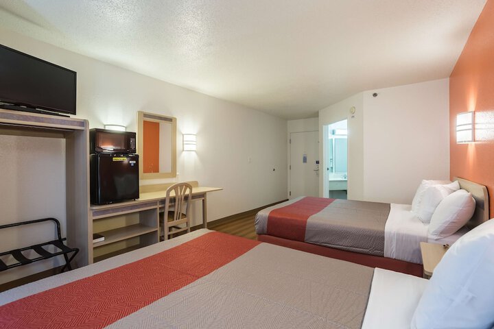 Room 22 of 34
