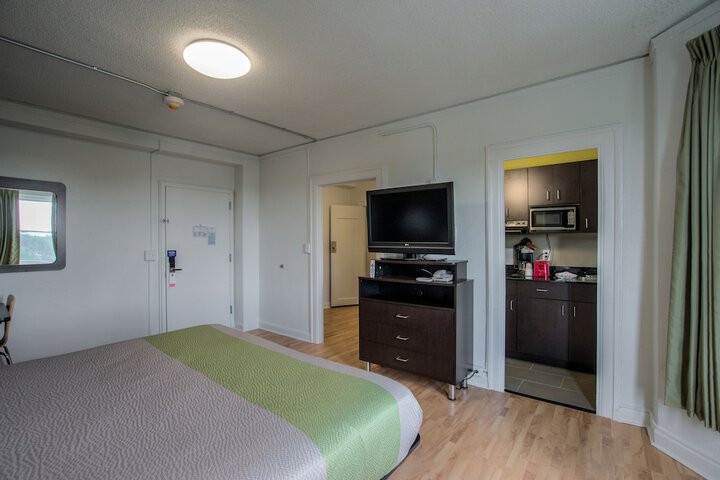 Room 53 of 64