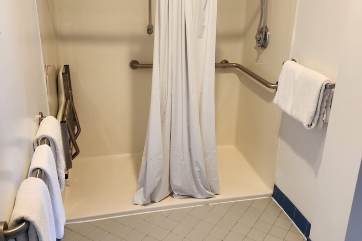 Room 7 of 16