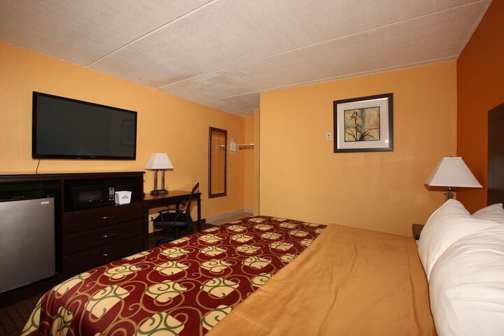 Room 33 of 65