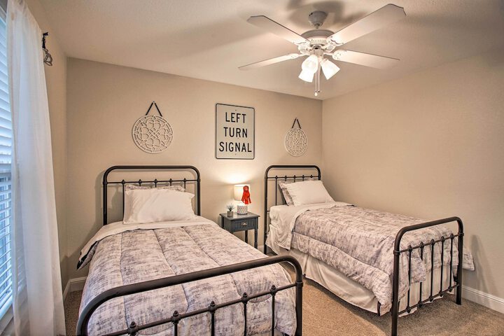 Bella Vista Home: Steps to Mountain Biking Trails!