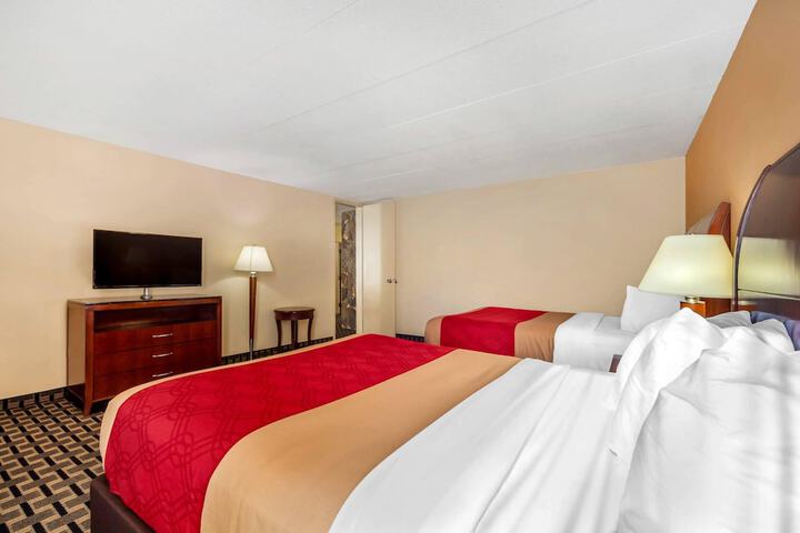 Econo Lodge Inn & Suites Brookings