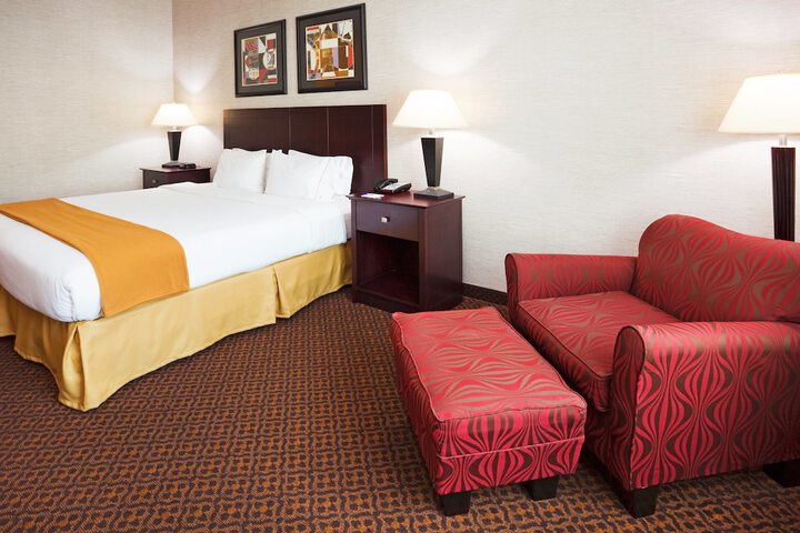 Holiday Inn Express & Suites Carrollton by IHG