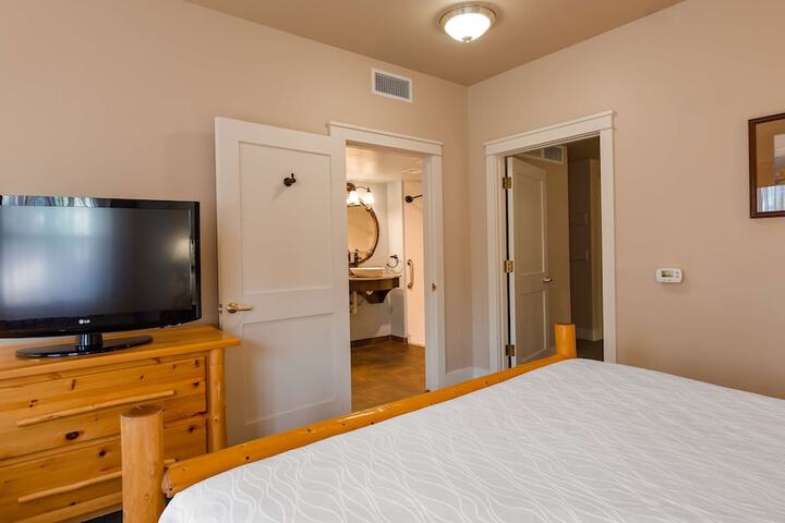 Room 12 of 28