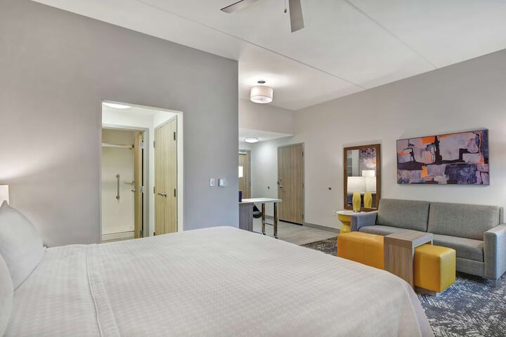 Room 26 of 40