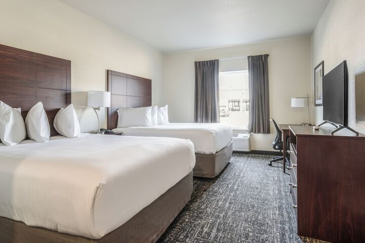 Cobblestone Hotel & Suites - Newport