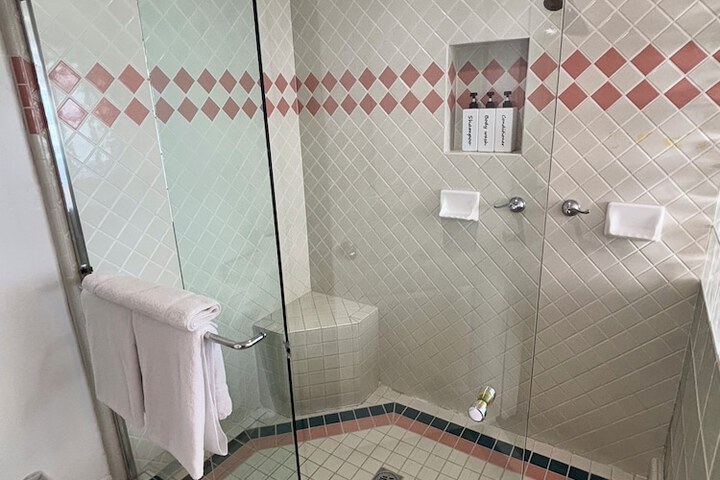 Room 37 of 65
