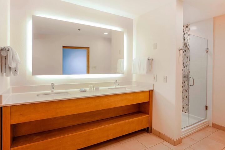 Courtyard by Marriott San Diego Del Mar / Solana Beach