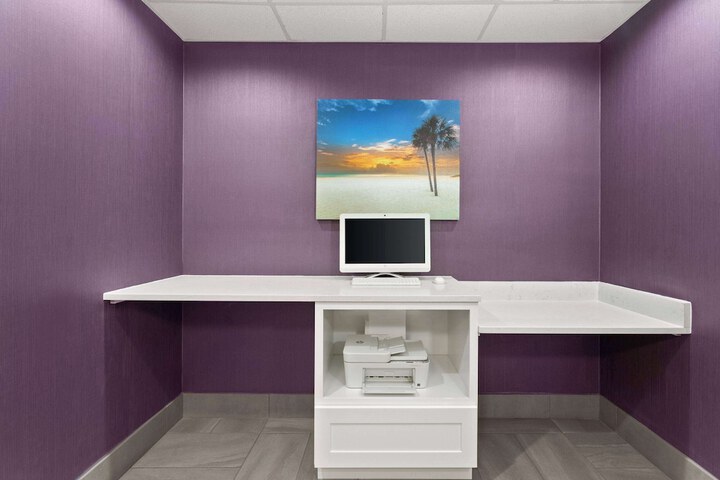 Business Center 29 of 29