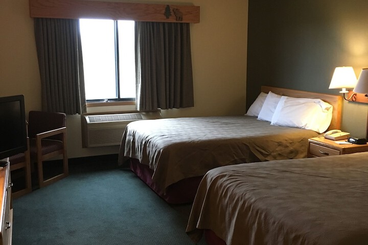 Moose Lake Lodge & Suites