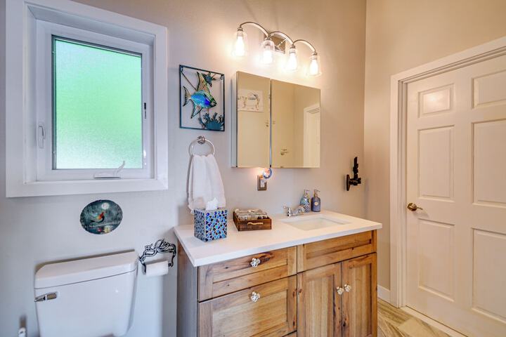 Bremerton Studio w / Bay View: Beach Access!