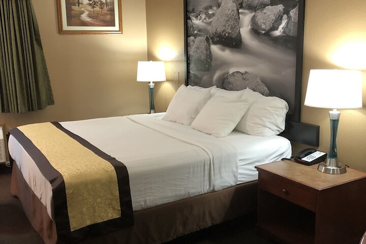 Super 8 by Wyndham Baker City