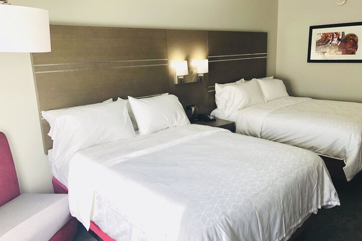 Room 10 of 18