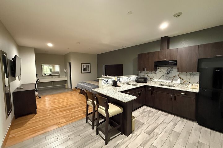 Scottish Inn & Suites - IAH Airport