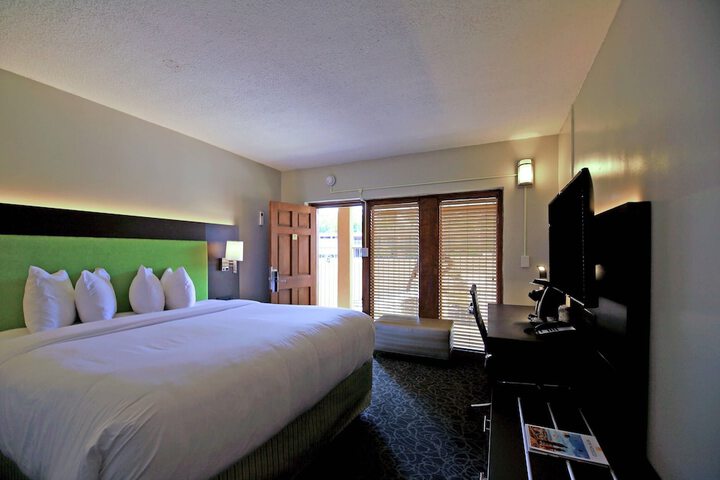 El Sendero Inn an Ascend Collection Hotel