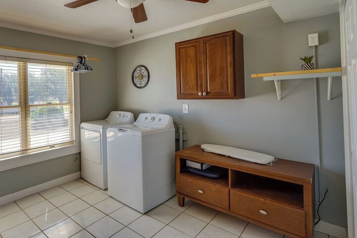 Lamesa Vacation Rental w / Covered Patio & Fire Pit