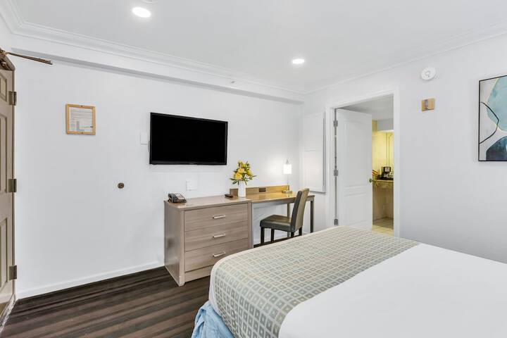 Room 27 of 61
