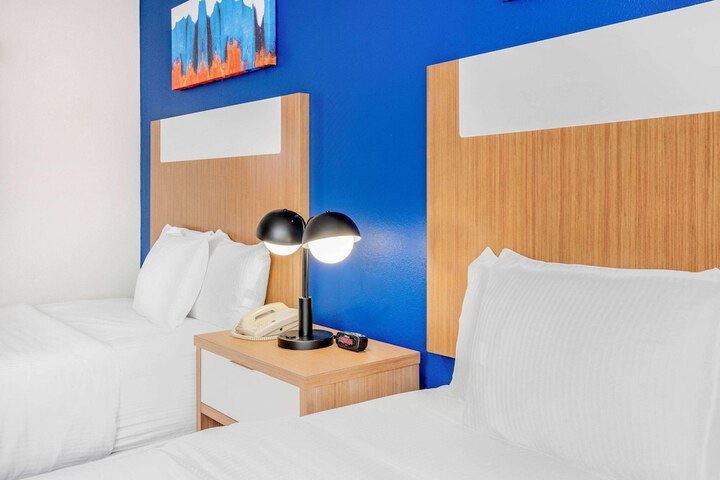 Room 18 of 32